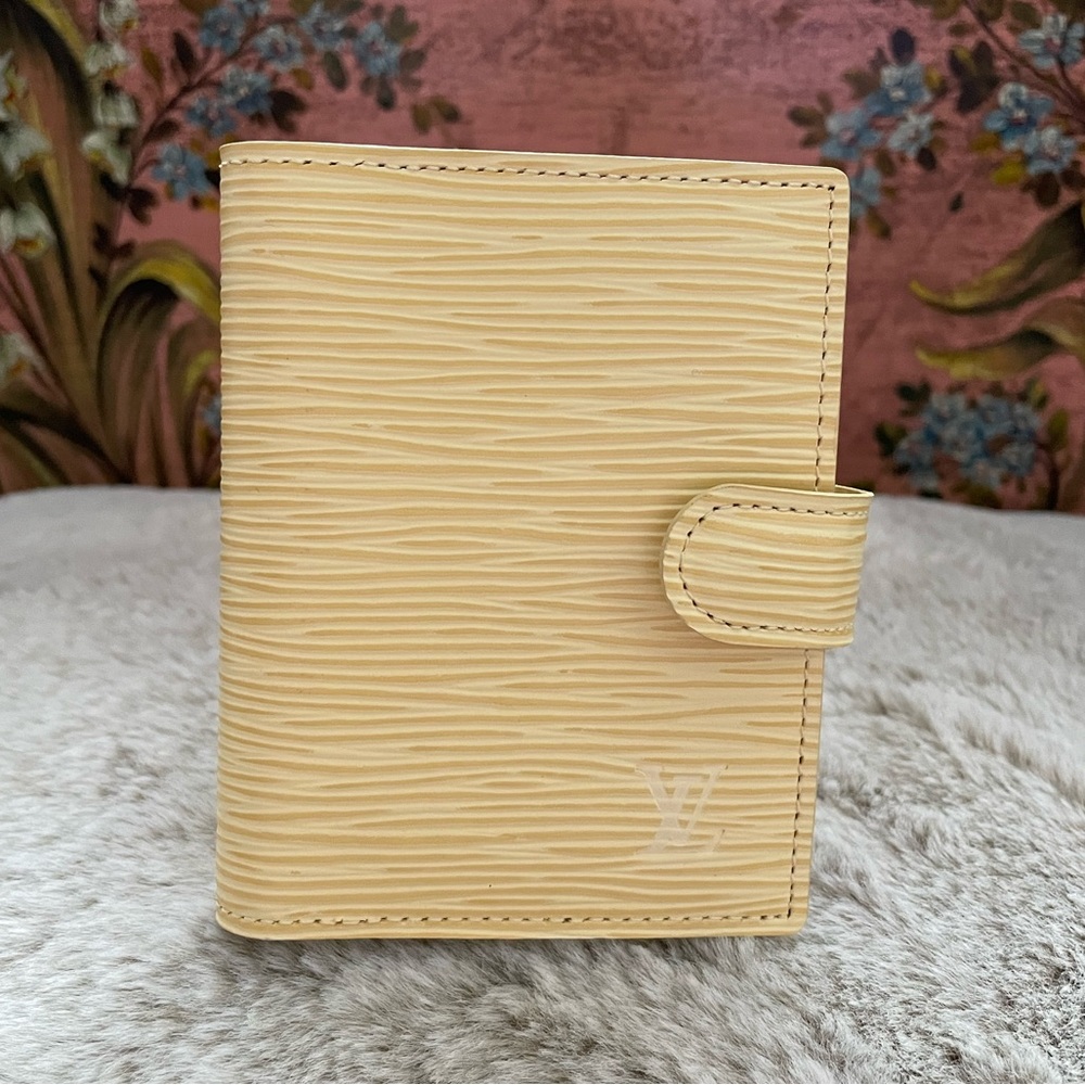 Louis Vuitton Vanilla Epi Leather Nano Agenda Mini, Like New, Rare!